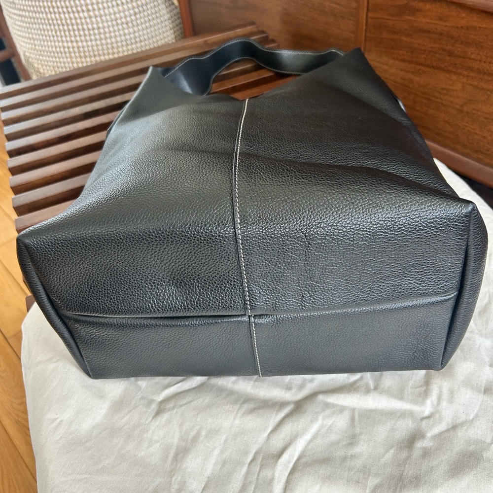 Banana Republic Slouchy Vida Tote Bag - Picture 4 of 9